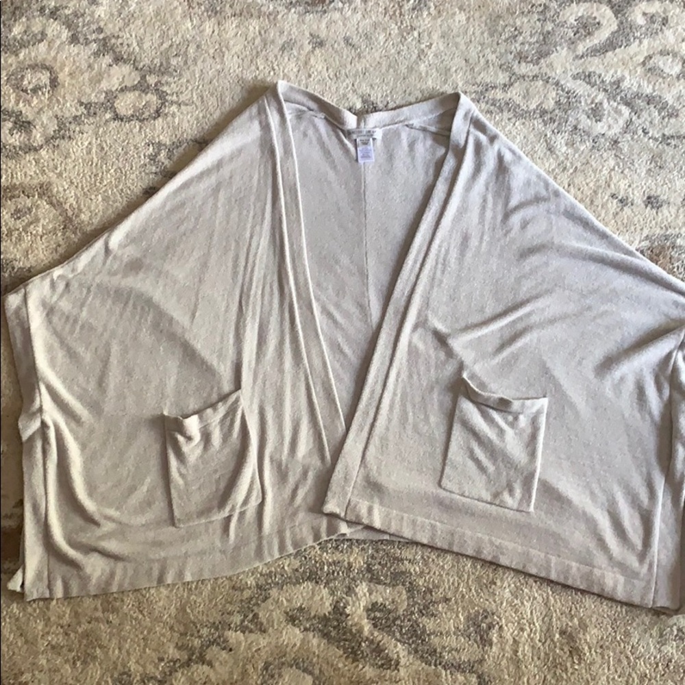 Barefoot dreams lounge shirt